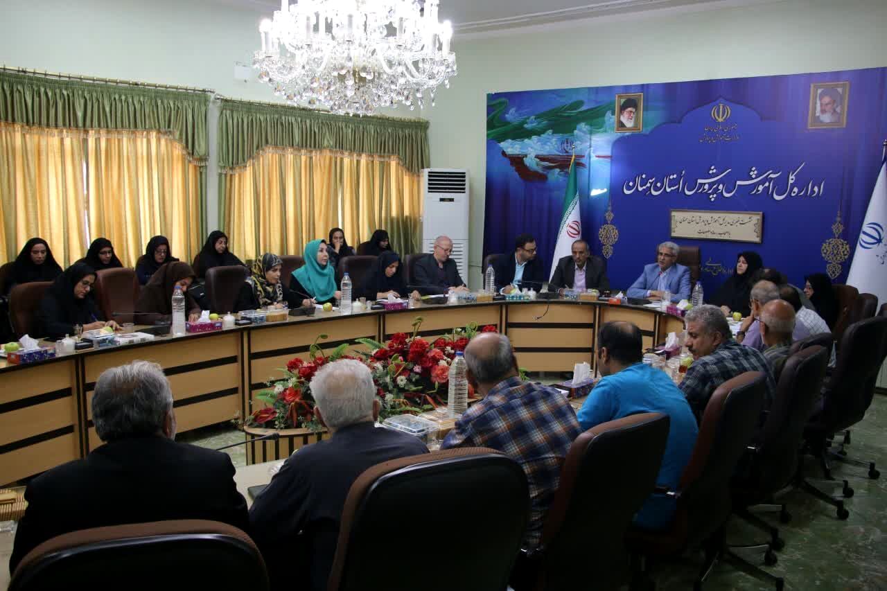 نشست خبری مدیر‌کل آموزش و پرورش سمنان با اصحاب رسانه و مطبوعات