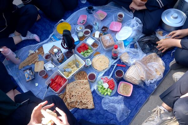 صبحی سالم در دبیرستان دخترانه فرهنگ قرچک