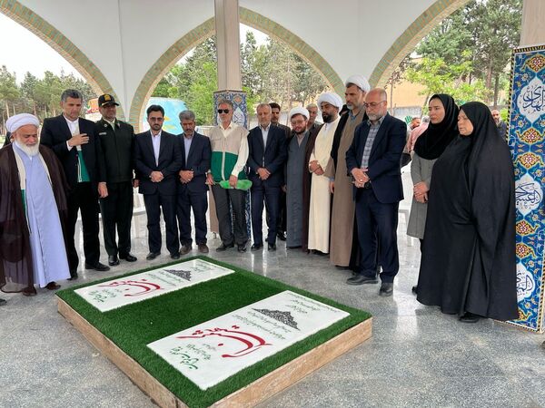 خادمین امام رضا(ع) با شهدا بیعت کردند 