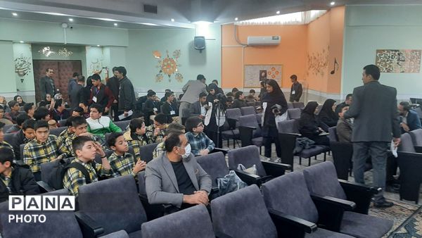 رقابت گروه‌های سرود در چهل‌وچهارمین جشنواره فرهنگی‌هنری ناحیه هفت