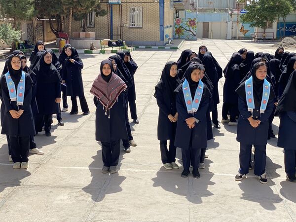 معلمان، مشعل‌داران راه آگاهی در آیینه‌ مهر و خرد
