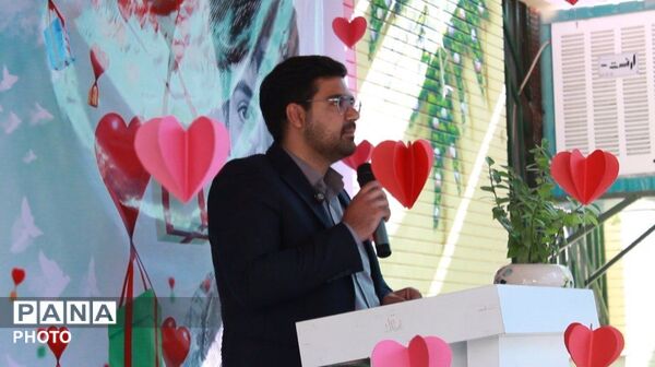 جشن عاطفه‌ها در دبستان دخترانه عفاف ناحیه یک مشهد