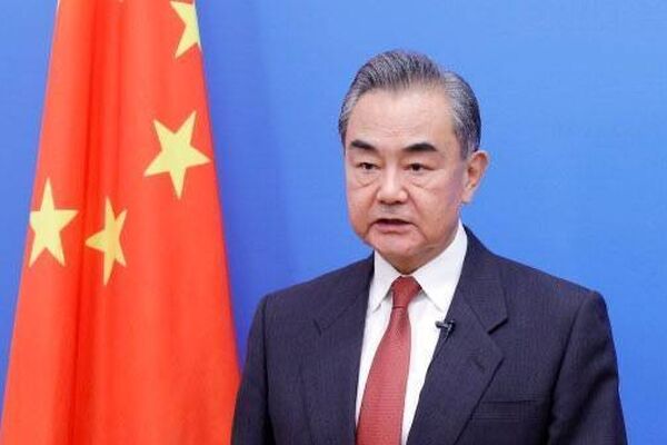 هشدار وزیر امور خارجه چین:تا جنگ پایان نیابد، تنگه هرمز بی‌ثبات خواهد ماند