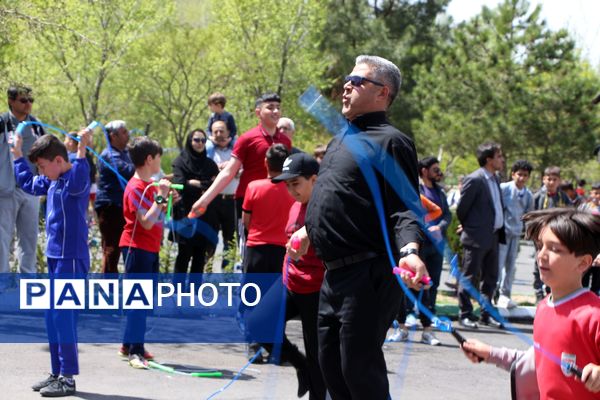 بزرگ‌ترین همایش طناب‌زنی دانش‌‌آموزی در تبریز