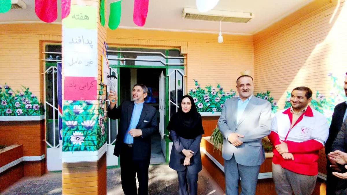 آیین نکوداشت و نواختن زنگ‌ پدافند غیرعامل در شهرستان کلات