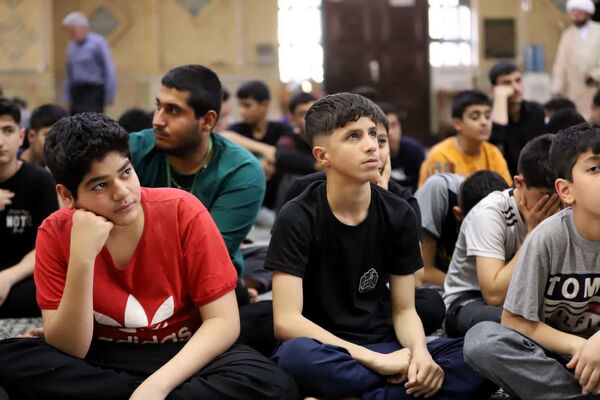 همراهی مسئولین با دانش‌آموزان معتکف شهر مهستان