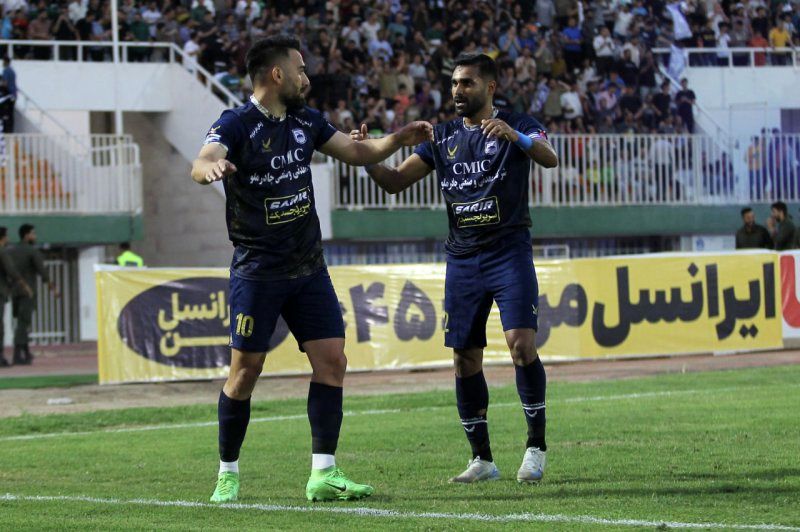 توقف چادرملو اردکان مقابل فولاد خوزستان  