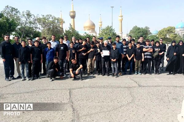 هم‌نوایی دانش‌آموزان منطقه ۵ تهران با سرود «باید برخاست» در سوگواری رهبر شهید
