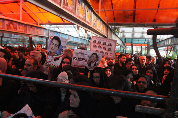خاکسپاری نوجوان شهید «محمدحسین خاکی» در گلزار شهدای قم