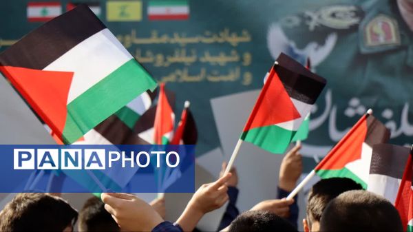  ادای احترام دانش‌آموزان و فرهنگیان شهرستان پاکدشت به مقام شامخ شهیدان مقاومت و شهید سید حسن نصرالله 