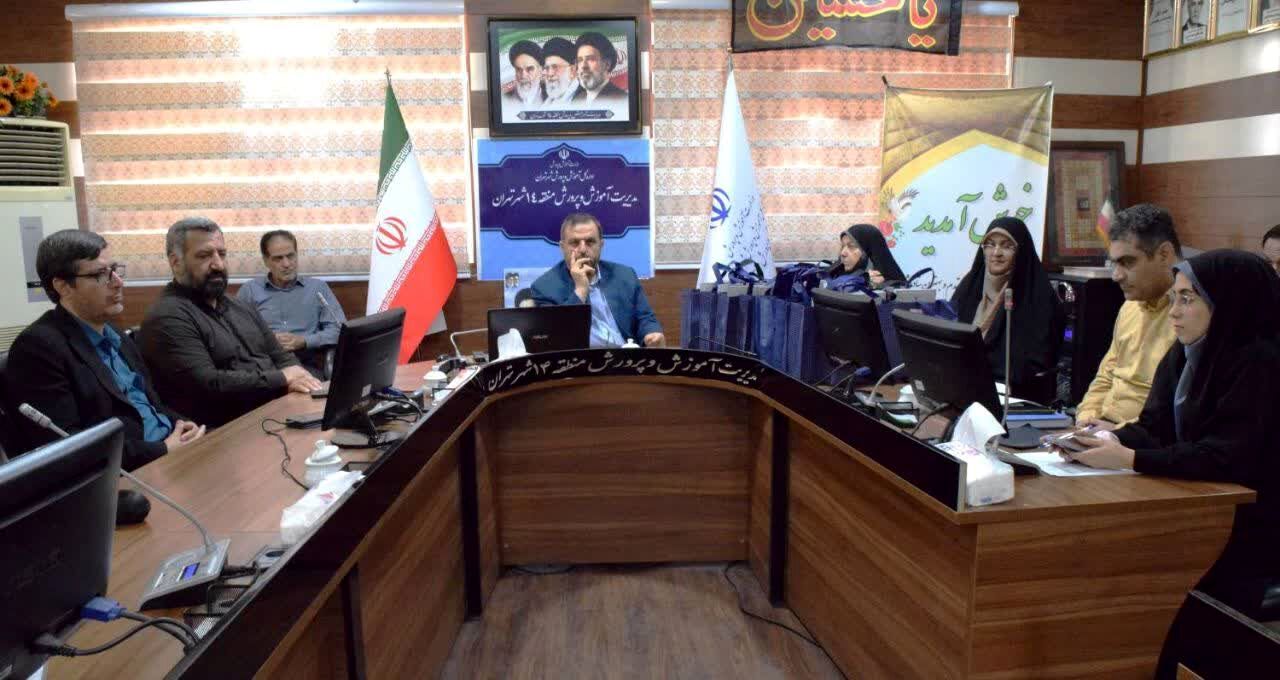  تجلیل از مدیران و دانش‌آموزان منطقه ۱۴ در رویداد پرسش مهر