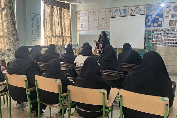 بازدید دانش‌آموزان فیروزکوهی از پژوهش‌سرای شهدای هسته‌ای 