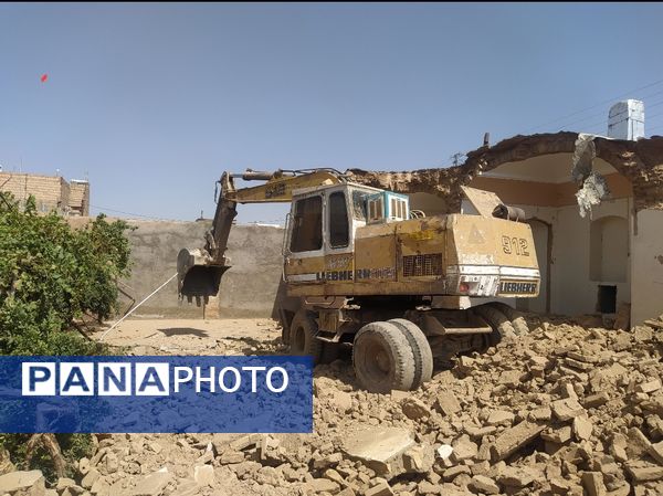 تخریب منازل آسیب دیده، پرخطر و زلزله زده در شهر کاشمر