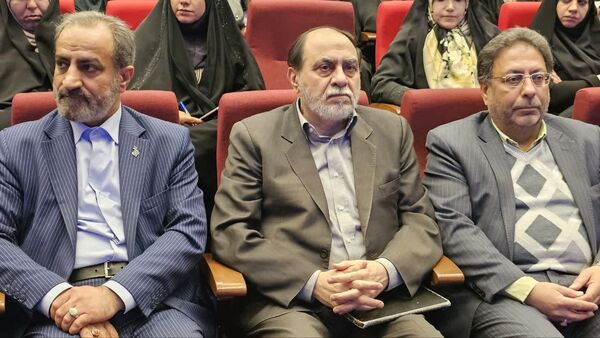همایش زیست عفیفانه با موضوع عفت و حجاب در تالار ایوان‌ری