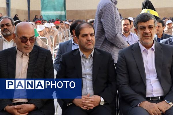 مراسم جشن ملی عاطفه‌ها در دبیرستان دخترانه شهید دکتر پاکنژاد یزد 