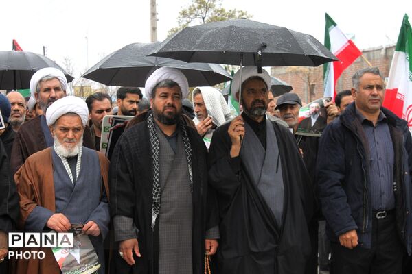 حضور شجاعانه چترودی‌ها در روز بارانی قدس