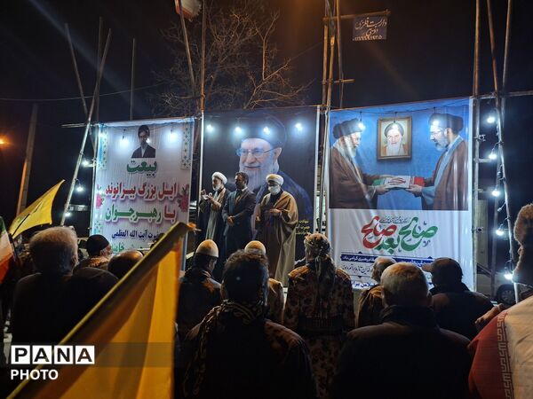حضور هر شب مردم بیرانشهر لرستان در حمایت از رزمندگان اسلام و بیعت با رهبری