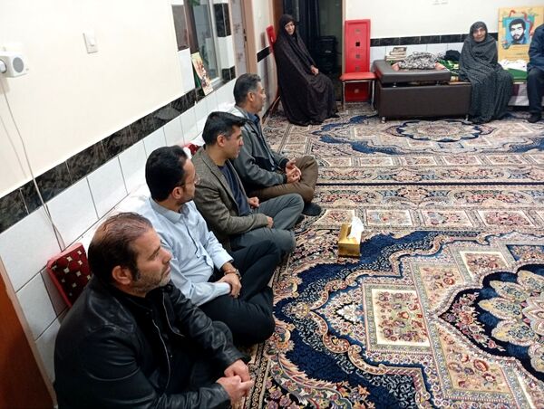 تکریم و بزرگداشت مادر و همسر شهید نورانی توسط کادر دبیرستان میثاق