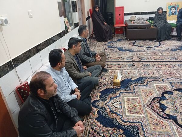 تکریم و بزرگداشت مادر و همسر شهید نورانی توسط کادر دبیرستان میثاق