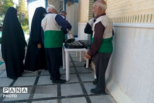 برافراشته شدن پرچم عزای حسینی در امامزاده قاسم زرقان