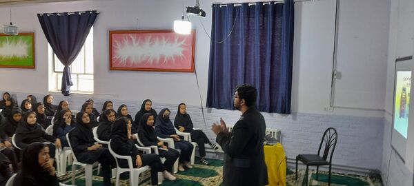 برگزاری جلسه مشاورهای در دبیرستان دخترانه فاطمیه 