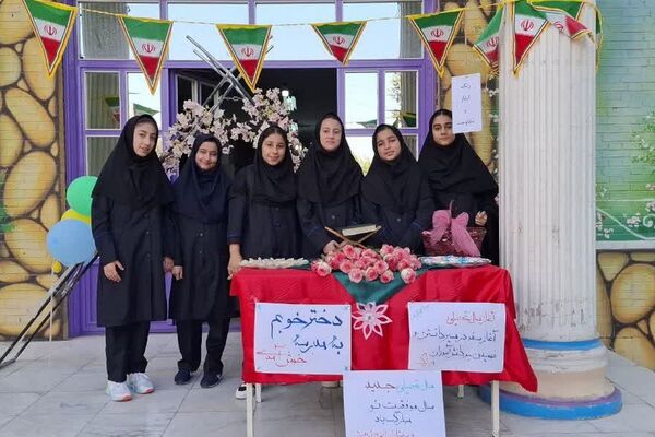 جشن جوانه ها در دبیرستان الهام شریعت کهریزک 