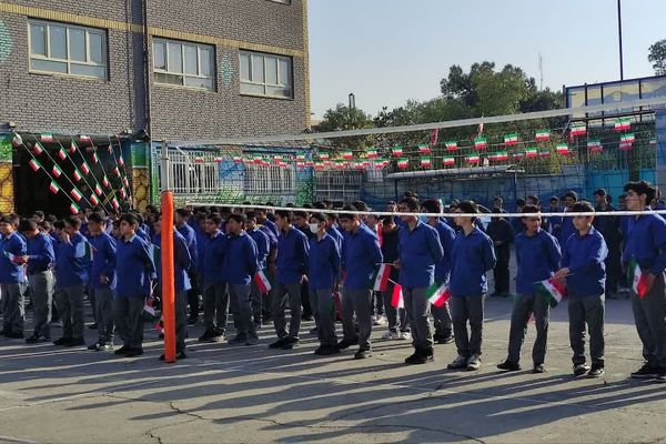 افتتاحیه المپیاد ورزشی درون مدرسه ای در دبیرستان شاهد علامه طباطبایی ناحیه دو شهرری 