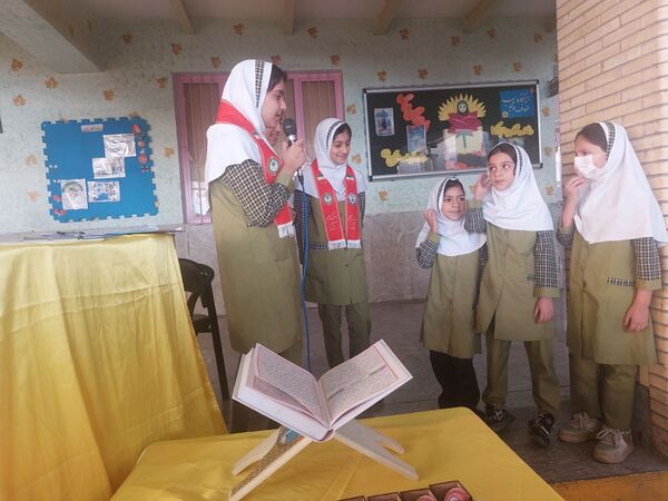 جشن روز دانش‌آموز در مدرسه شاهد حضرت معصومه(س)