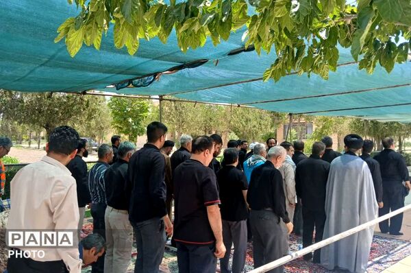 خدمت رسانی به زاِئران تشییع رهبر شهید در موکب دارالمصلین شهرستان شیروان