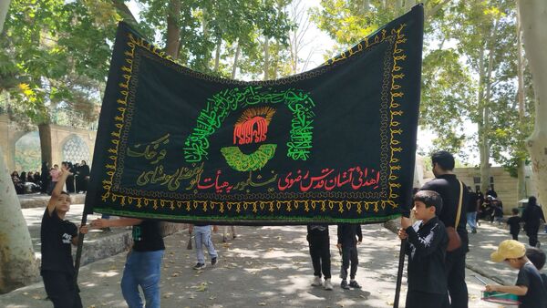 عزاداری ظهر  عاشورا در خیابان‌های شهر نیشابور 