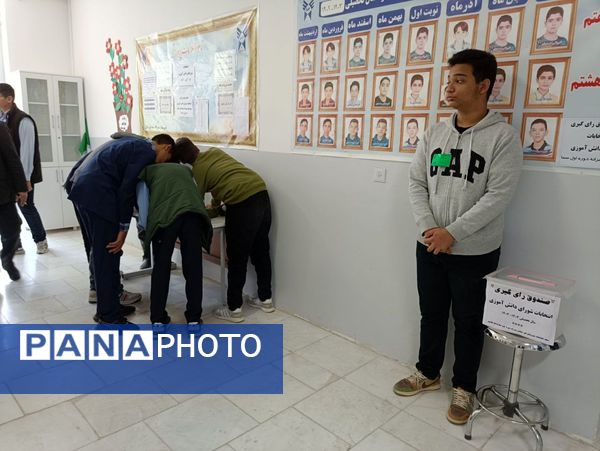 انتخابات شورای دانش‌آموزی در دبیرستان پسرانه متوسطه اول سما شهرستان کاشمر 
