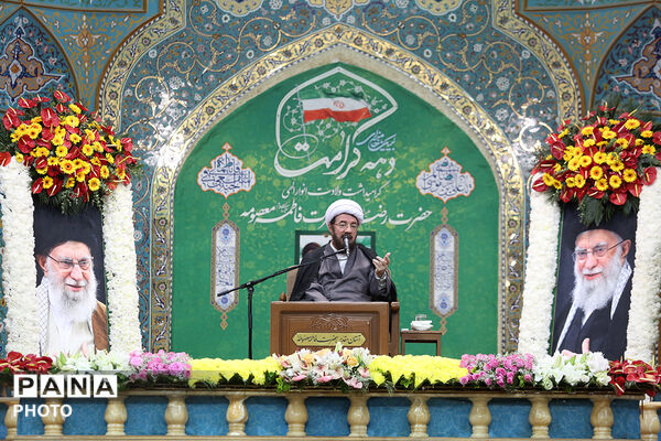 جشن آغاز دهه کرامت در حرم حضرت معصومه(س)