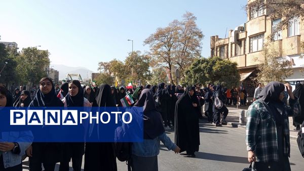 حضور پرشور دانش آموزان اراکی در یوم الله 13 آبان 