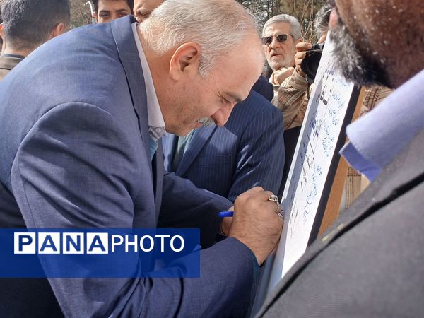 دومین روز گردهمایی از صحن دانش تا کرسی قانون‌گذاری 