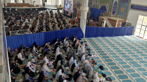 نمازجمعه؛ یک روز معنوی در مصلی شهرستان لردگان