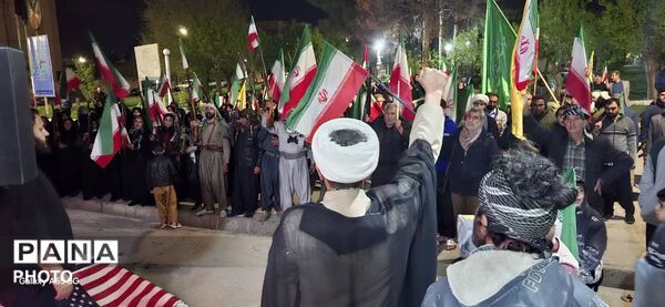 مرزنشینان ایستاده اند مانند زاگرس
