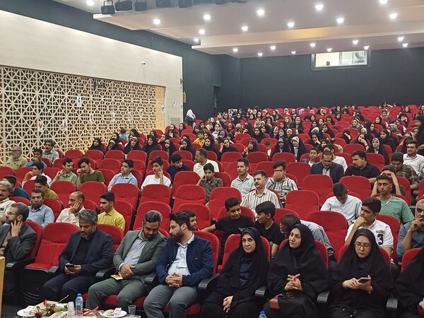 جشن ستارگان دانش‌آموزی در تالار شهرداری دولت‌آباد شهرستان برخوار 