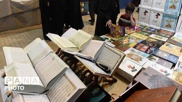 نمایش نفیس‌ترین قرآن‌های آستان‌قدس رضوی‌در نوزدهمین نمایشگاه‌ بین‌المللی قرآن و عترت مشهد 