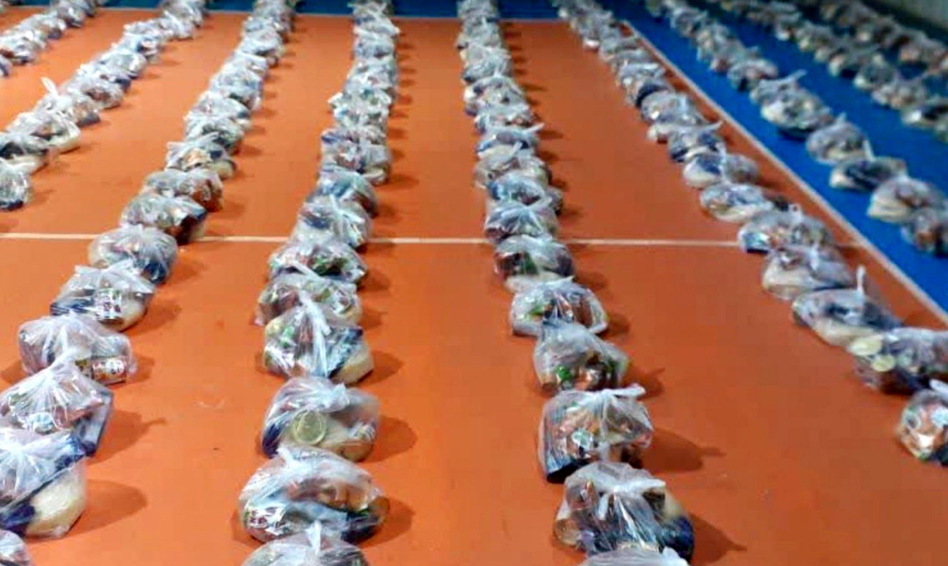 بیش از ۱۴۰۰ بسته معیشتی ضیافت کریمانه در سطح شهرستان اردل توزیع شد 