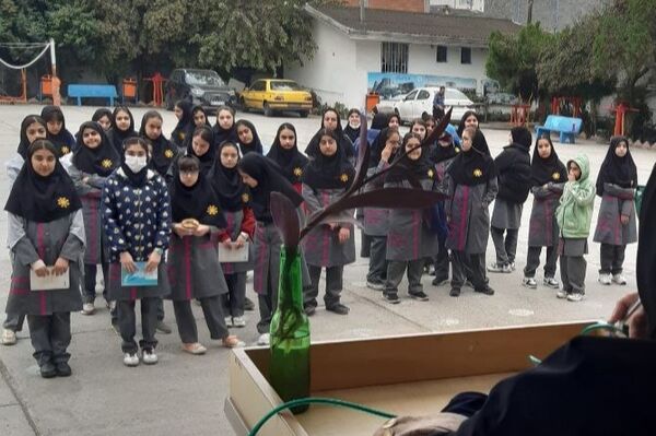 گرامیداشت هفته پدافند غیرعامل در دبیرستان فرزانگان قائمشهر