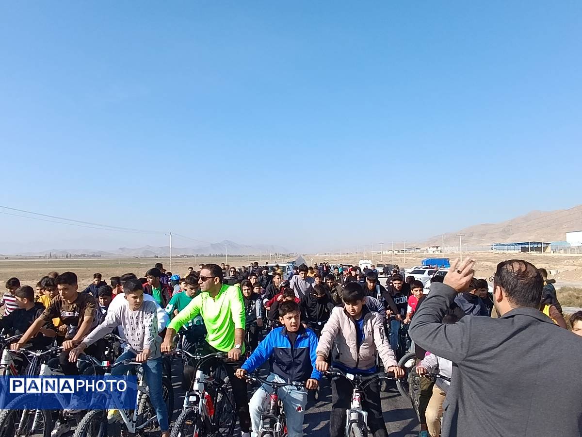 برگزاری همایش دوچرخه‌سواری در آشخانه به‌مناسبت روز دانش‌آموز 