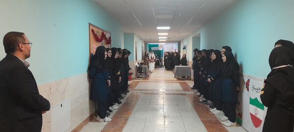 مراسم هفته کتاب و کتابخوانی در دبیرستان فرزانگان استعداد درخشان شهرستان ملارد