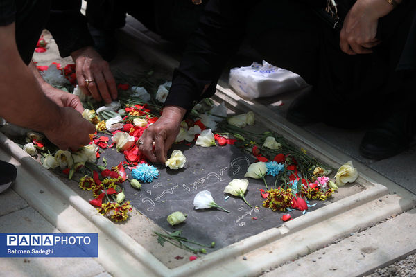 حال و هوای ظهر عاشورا در قطعه شهدای جنگ تحمیلی رژیم صهیونیستی