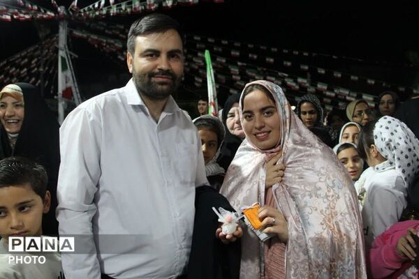 وقتی «بله» زیر سایه عشق علوی طنین‌انداز شد؛ روایت یک شب متفاوت در غرفه مهدی‌ یاران
