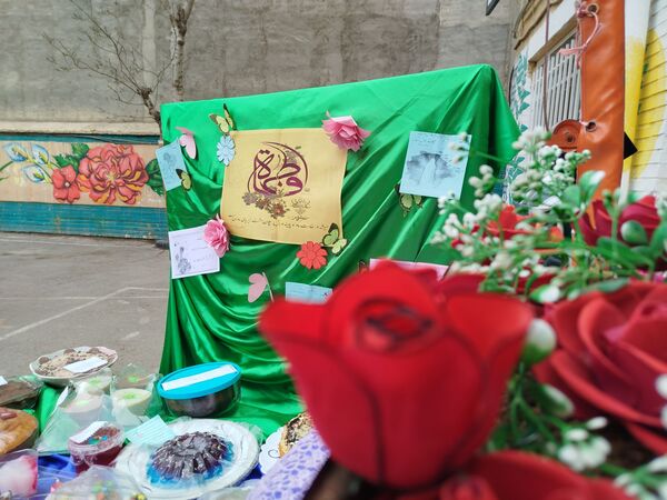 جشن روز مادر و جشنواره کیک و دسر در دبیرستان دخترانه دانشور ۲ 