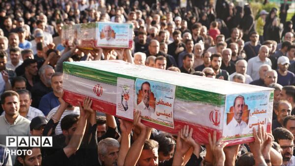 مراسم تشییع پیکر مطهر شهیدان مصطفی امینی و عبدالحسین شیخ‌کوپایی در اصفهان