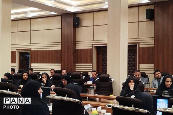 تقدیر از معلمان نمونه استانی به مناسبت گرامیداشت هفته معلم در ناحیه دو شهرری 