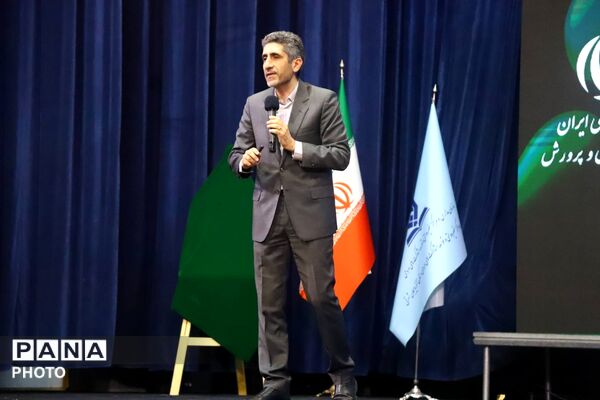 آغاز طرح ملی آموزش هوش مصنوعی در مدارس غیردولتی با حضور مقامات ارشد کشور در تبریز