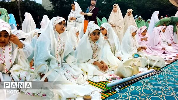 طلیعه بندگی خالق مهربان در جشن تکلیف دختران منطقه ۱۰