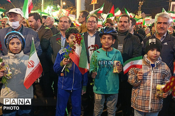  حضور فرهنگیان و دانش‌آموزان به‌مناسبت 12 فروردین ماه روز جمهوری اسلامی ایران 